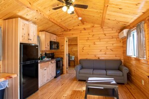 Redbud living rm