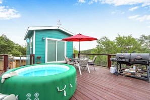 Enjoy a relaxing evening under the stars in the hot tub