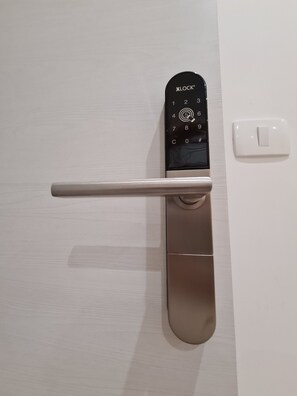 Digital door lock