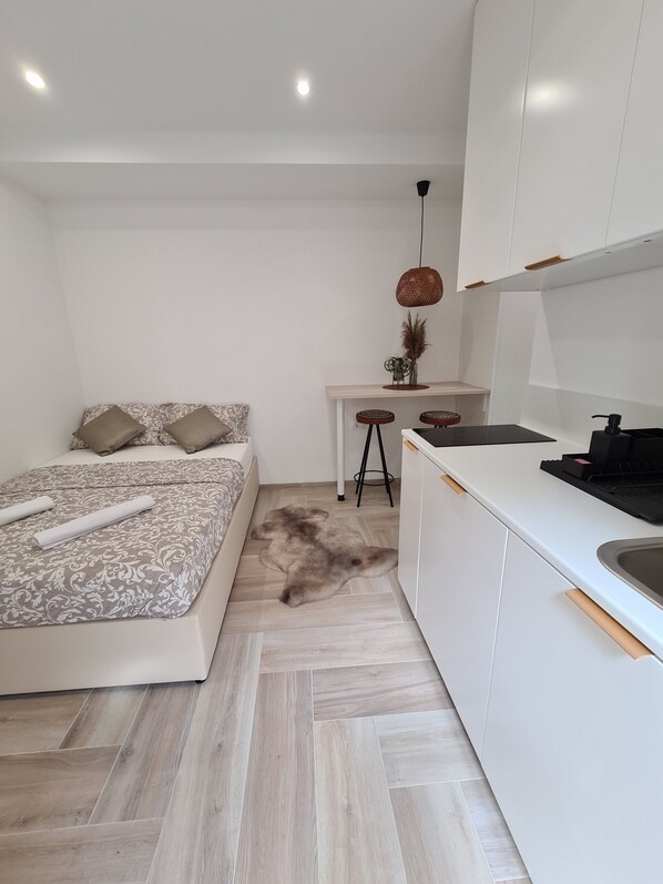 Cosy studio with comfortable double bed