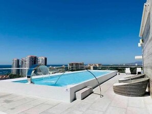 The roof pool and lounge area