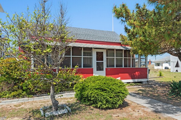 KDN3702: Sportsman Cottage | Front Exterior