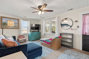 KDN3702: Sportsman Cottage | Living Area