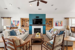 TC09: Lazy R&R | Top Level Living Area