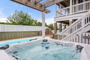 TC09: Lazy R&R | Pool Area w/ Hot Tub