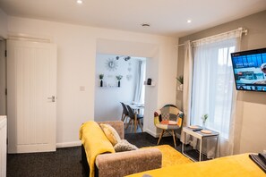 Living Room / Lounge