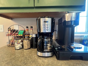 Kaffee und/oder Kaffeemaschine