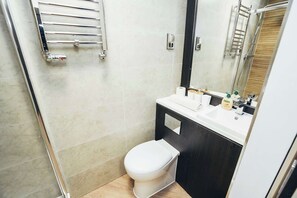 Relax in a spotless bathroom featuring a refreshing shower, complimentary toiletries, and soft towels