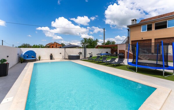 pool