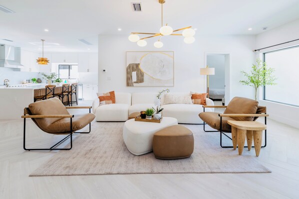 Bright, modern, and designed for comfort—your 5-star Miami getaway starts here! 