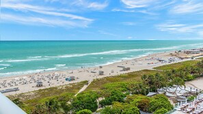 Vista para praia/oceano