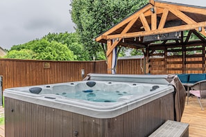 Bain à remous extérieur