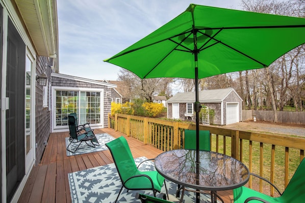 Welcome to Mayflower Cottage! A short walk to Mayflower Beach in Dennis MA