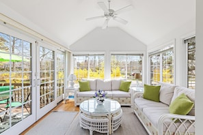 Lovely sunroom off the kitchen