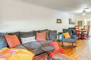 Living Room | Central A/C & Heating | Free WiFi | Smart TV