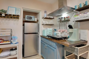 Kitchenette | Cooking Basics | Dishware/Flatware | Pod Coffee Maker | Free WiFi