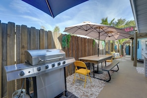 Patio | Gas Grill | Outdoor Dining Area