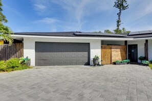 Exterior | Parking | Driveway (2 Vehicles)
