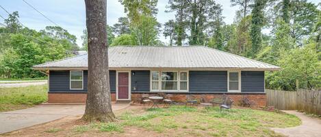 Atlanta Vacation Rental | 3BR | 2BA | Step-Free Entry | 1,100 Sq Ft