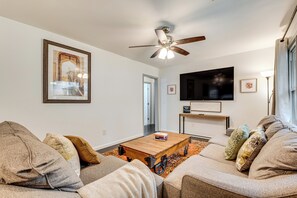 Living Room | Free WiFi