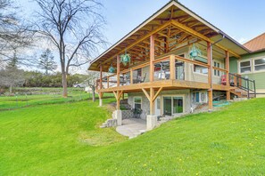 Property Exterior | 2-Story Apartment
