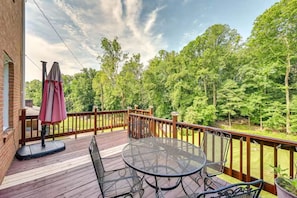 Martinsville Vacation Rental | 6BR | 3.5BA | 3,300 Sq Ft | Stairs Required