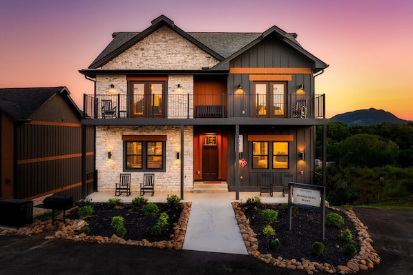 Welcome to Homestead Bluff in the highly sought Smith Creek Reserve!