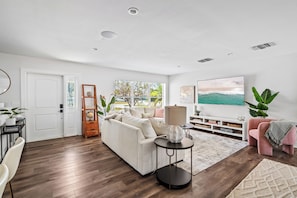 Blue Lotus' open floor plan allows you to spend quality time with each other.