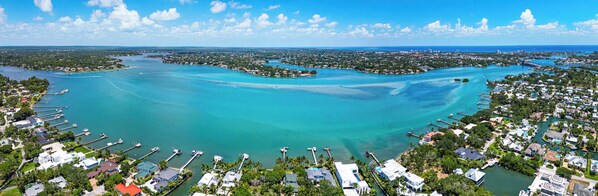 Gorgeous turquoise waters, lush palms, and a perfect coastal vibe—this is Jupiter at its best.