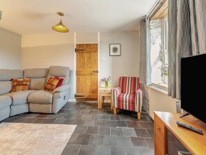 Living room | West Llwyn - Llwyn Holiday Cottages, Rhydowen