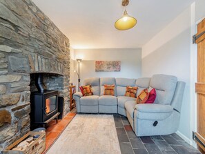 Living room | West Llwyn - Llwyn Holiday Cottages, Rhydowen