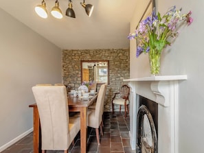 Dining room | West Llwyn - Llwyn Holiday Cottages, Rhydowen
