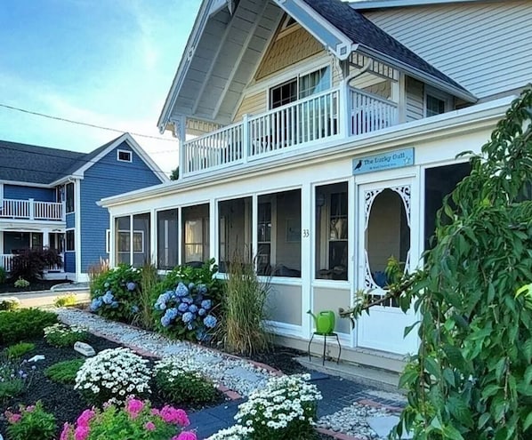 Your vacation rental has a screened in porch with this charming cottage.