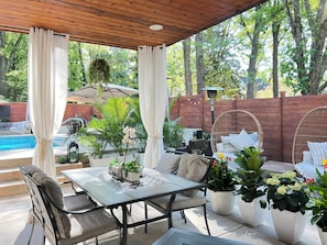 Outdoor dining