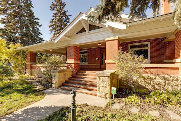 Prairie-style architecture in Mission