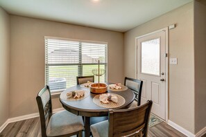 Dining Area | Dishware/Flatware Provided