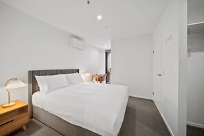 Bedroom 1/Study Nook