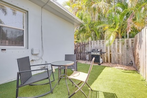 Private Yard | Gas Grill | 4 Mi to Las Olas Beach