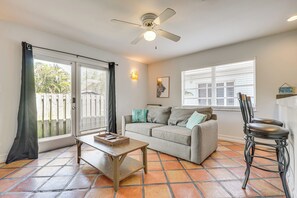 Living Room | Queen Sleeper Sofa | Smart TV | Free WiFi