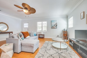 Living Room | Full Sleeper Sofa | Smart TV | Free WiFi