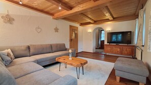 Ferienwohnung Mühlenrad für 2 Personen in der Ödmühle, 1 Schlafzimmer, 65m²-Großes Wohnzimmer