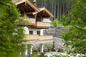 Außenseite Ferienhaus [Sommer]