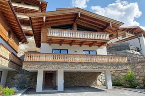 Außenseite Ferienhaus [Sommer]