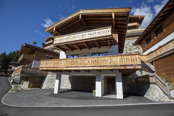 Außenseite Ferienhaus [Sommer]