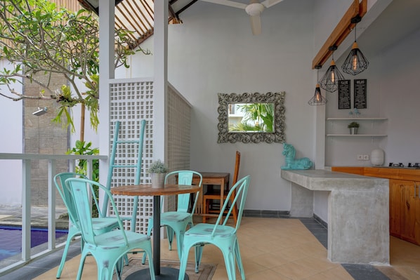 Outdoor dining