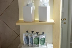 Bathroom amenities