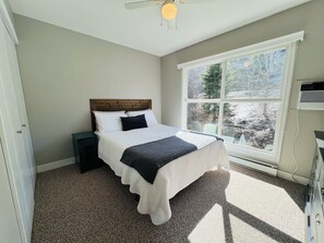 Bedroom #1 - Queen Bed, bright, closet space and Aircon.