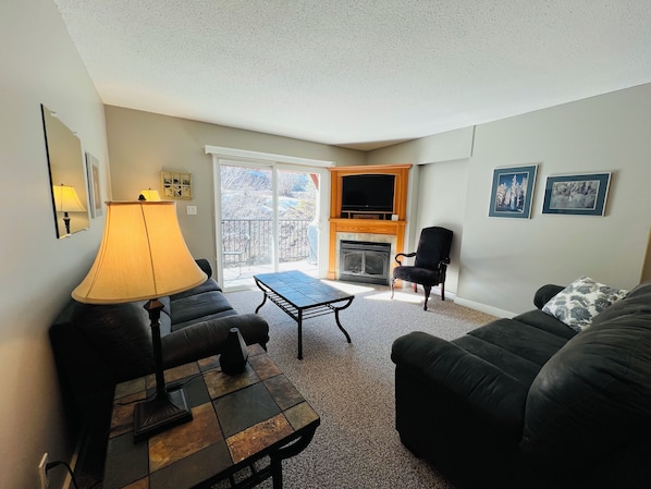 Renovated Open Plan Living. Gas Fireplace, mood lighting, comfy soft furnishings, Smart TV with Cable. Pull out sofa bed with good mattress. High Speed Wifi. Outside BBQ Deck with seating.