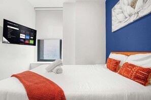 Bedroom - Queen bed