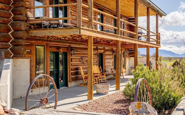 Welcome to Yellowstone Valley Cabin!